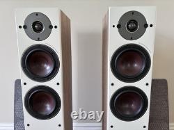 Pair of DALI OBERON 5 Floorstanding High-End Hi-Fi Stereo Speakers (Oak/White)