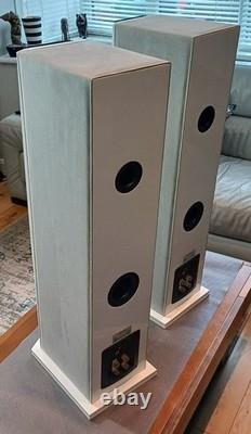 Phonar P4.2 Next. Floor Standing Speakers, Piano White & Grey Alcantara Finish