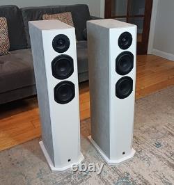 Phonar P4.2 Next. Floor Standing Speakers, Piano White & Grey Alcantara Finish