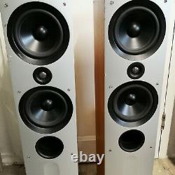 Q Acoustics 1050 Floor standing Tower Speakers beech