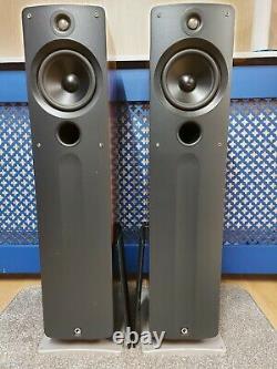 Q acoustics 1030 100W 6Ohm floor standing speakers on plinths, in nice Beech