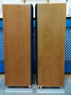 Q acoustics 1030 100W 6Ohm floor standing speakers on plinths, in nice Beech