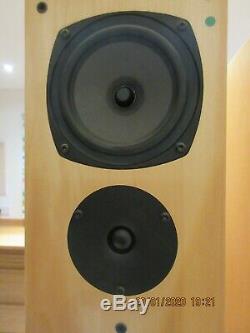 Rega R5 floor standing Speakers Birch colour