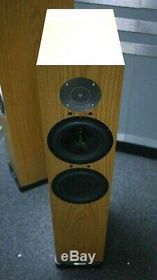 Spendor D7 Floorstanding Speakers in Oak Preowned