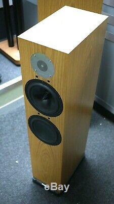 Spendor D7 Floorstanding Speakers in Oak Preowned