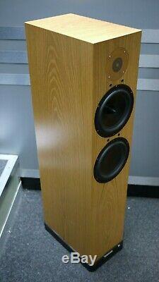 Spendor D7 Floorstanding Speakers in Oak Preowned