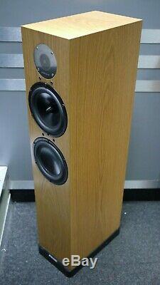 Spendor D7 Floorstanding Speakers in Oak Preowned