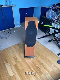 Two identical Monitor Audio Silver 5i floor mounted speakers boxed rarely used
